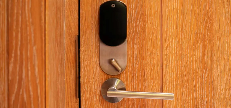 Automatic Locking Door Knob Newman